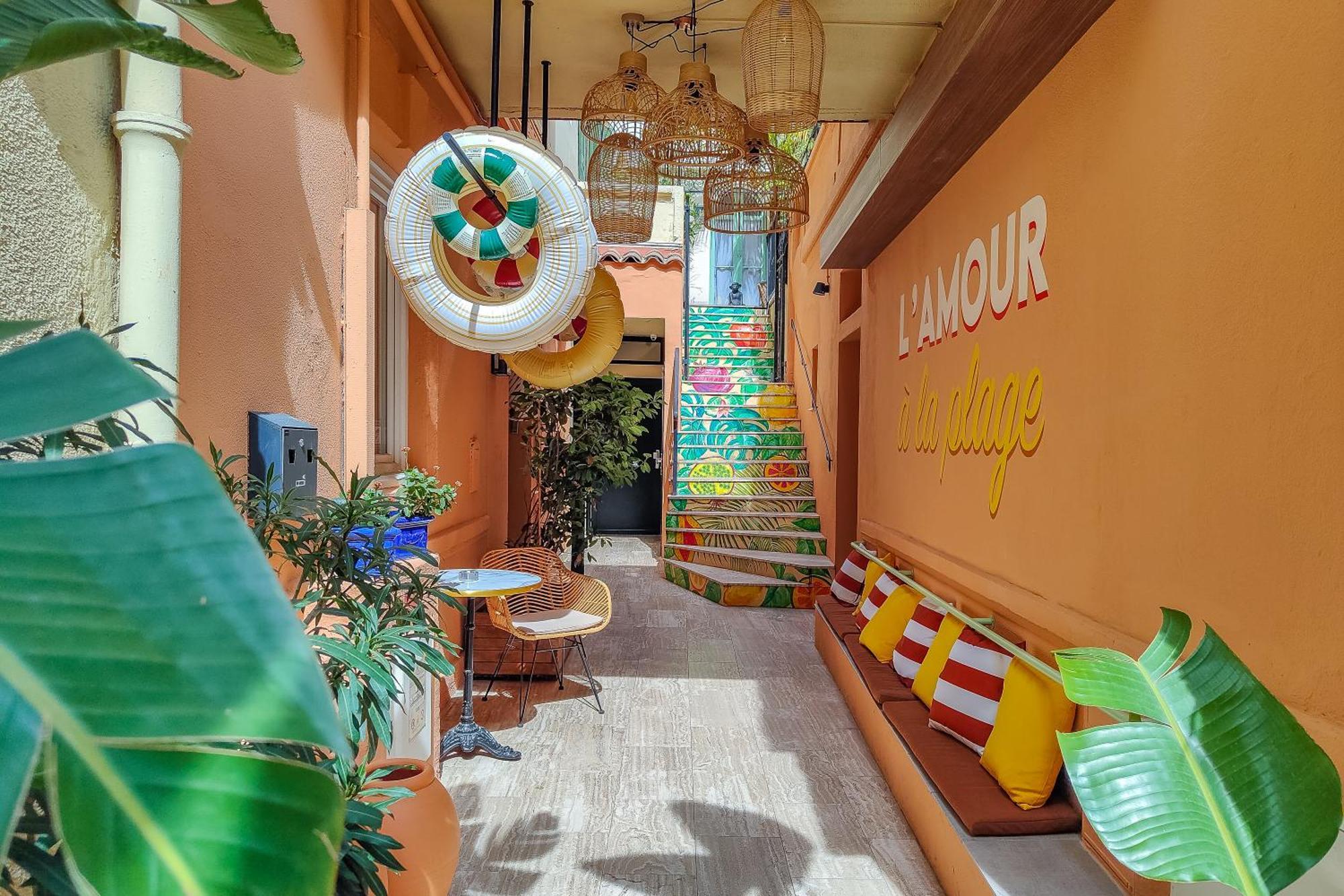 De France, Un Ammi Hotel