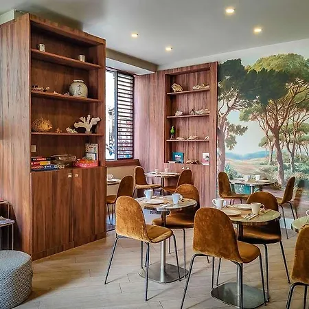 Hotel De France, Un Hotel Ammi 
